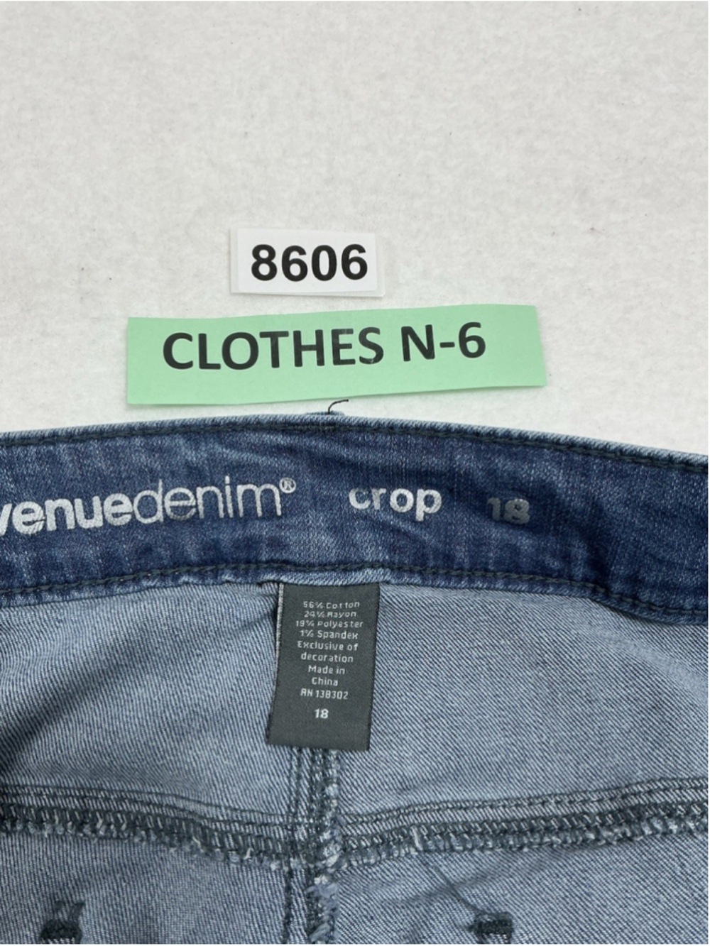 Woman’s Excellent Condition Avenue Blue Denim Jeans 18 Embroidered - Picture 5 of 8